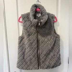 Carmen Marc Valvo Plush Gray Women’s Faux Fur Vest